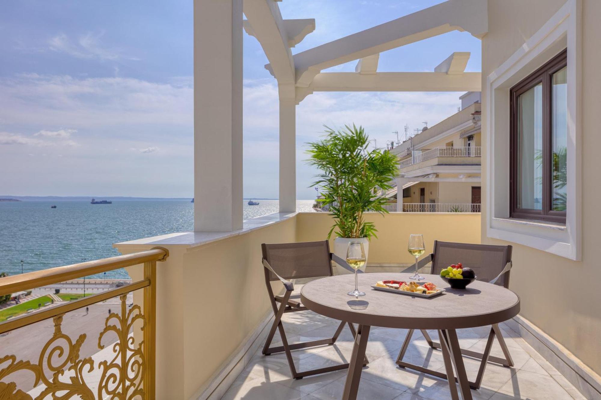 อีเล็คตรา พาเลซ เทสซาโลนิกี Hotel เทสซาโลนิกิ ภายนอก รูปภาพ A balcony in a hotel